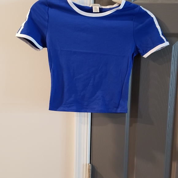 Crop top - Picture 2 of 4